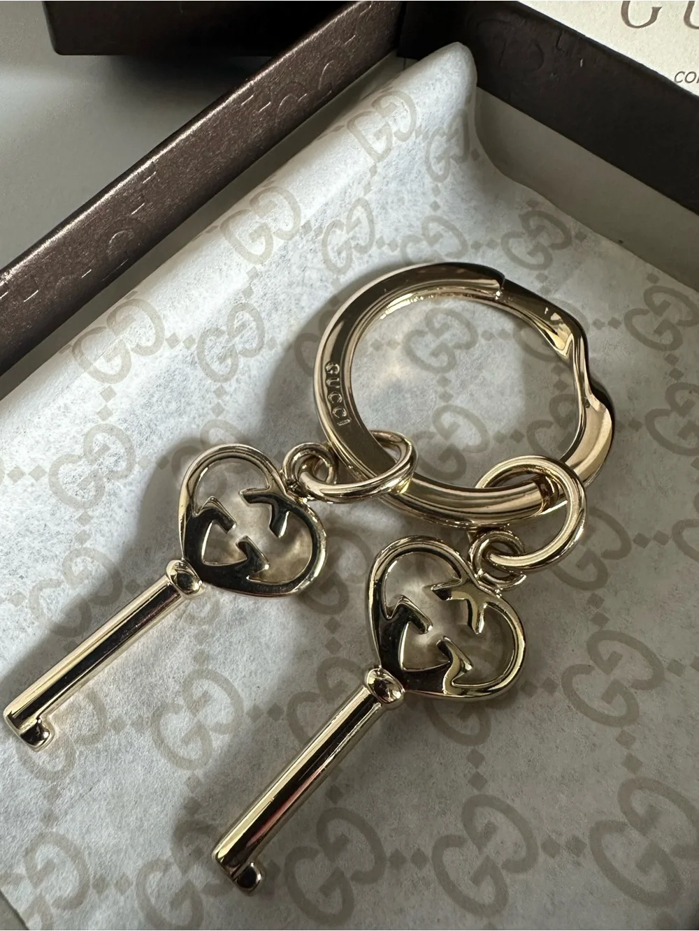 Gucci Interlocking GG Double Heart Key Ring Bag Charm Gold Tone with Box